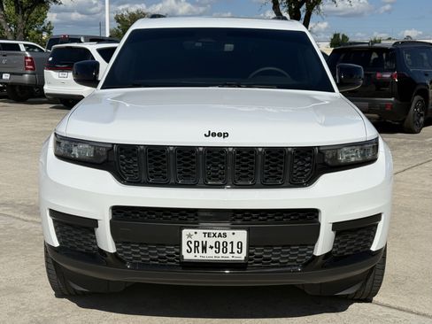 Used 2023 Jeep Grand Cherokee L Laredo image 11