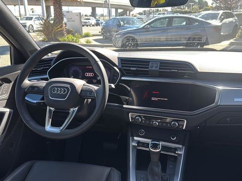 Certified 2025 Audi Q3 2.0T Premium image 10