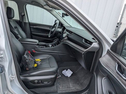 Used 2022 Jeep Grand Cherokee Limited image 20