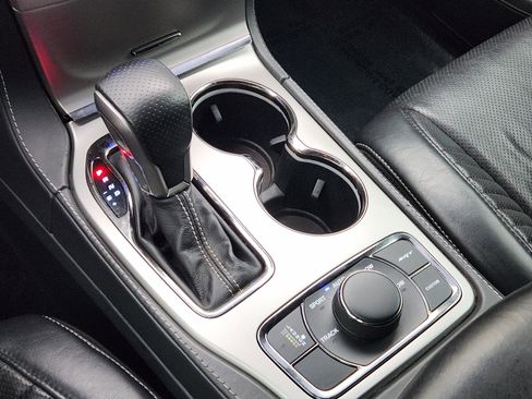 Used 2017 Jeep Grand Cherokee SRT image 16