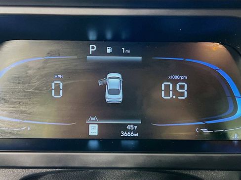 Certified 2025 Hyundai Elantra Sport FWD image 12