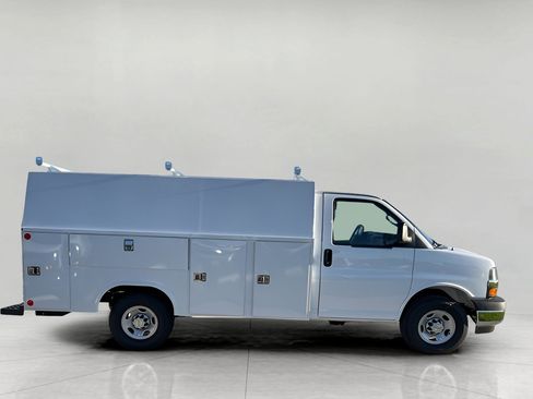 New 2025 Chevrolet Express 3500 w/ Power Convenience Package image 8