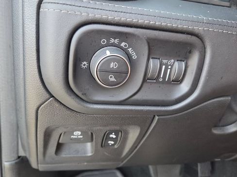 Used 2020 RAM 1500 Limited w/ Black Appearance Package AWD/4WD image 30