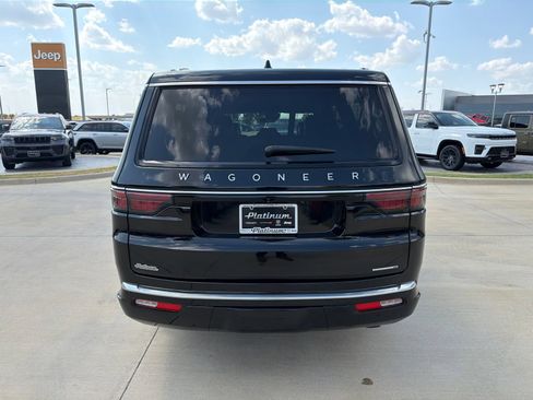 Used 2024 Jeep Wagoneer L Series II RWD image 4