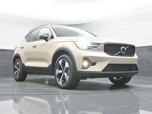 New 2026 Volvo XC40 B4 Plus w/ Protection Package Premier image 42