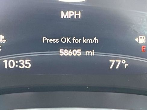 Used 2024 Chrysler Pacifica Touring-L FWD image 20