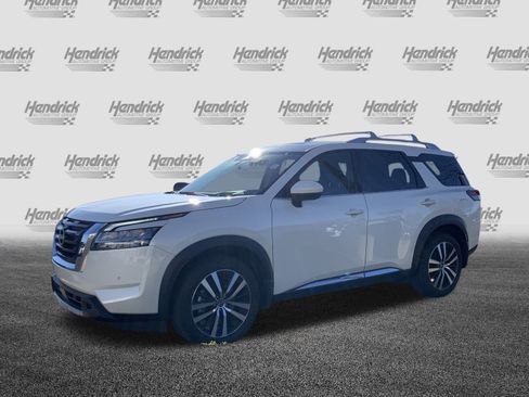 Used 2024 Nissan Pathfinder Platinum w/ Cargo Package image 5
