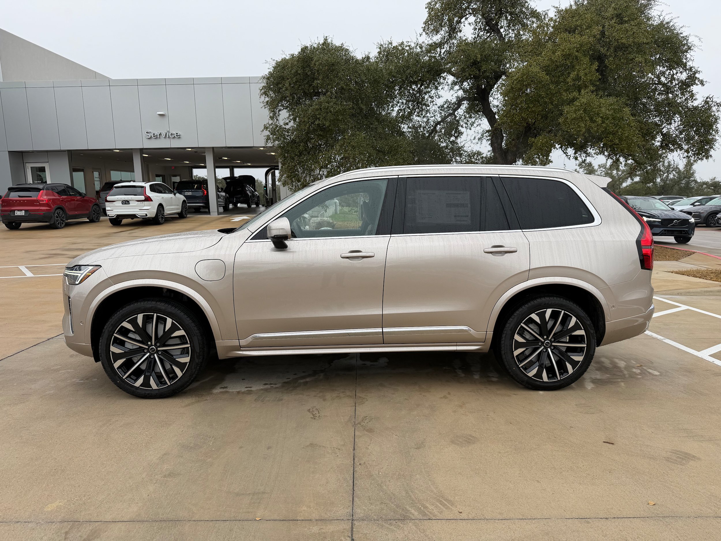 New 2026 Volvo XC90 T8 Plus w/ Protection Package Premier AWD/4WD image 3