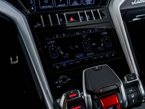 Used 2021 Lamborghini Urus image 37