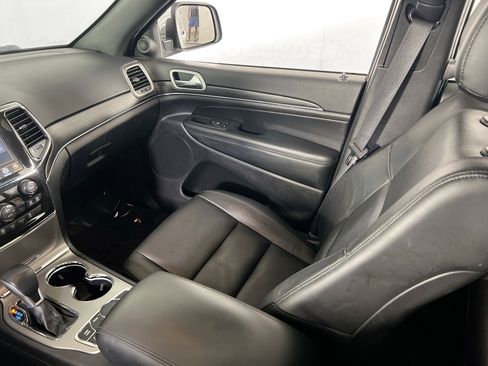 Used 2022 Jeep Grand Cherokee Limited image 23