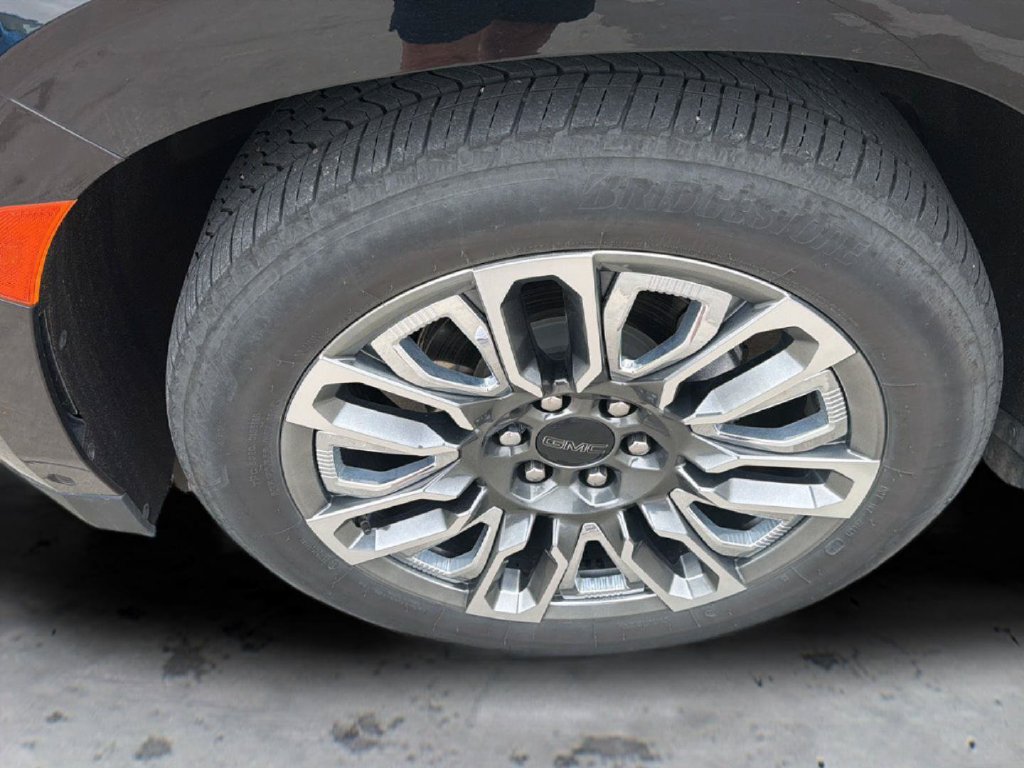 Used 2024 GMC Yukon Denali Ultimate AWD/4WD image 17