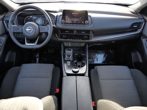 Used 2023 Nissan Rogue SV image 10