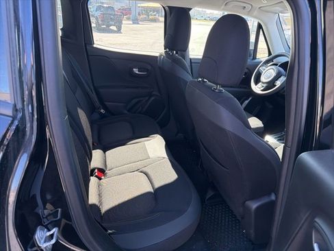 Used 2023 Jeep Renegade Latitude image 32