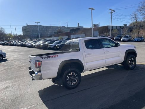 Used 2020 Toyota Tacoma TRD Off-Road image 8