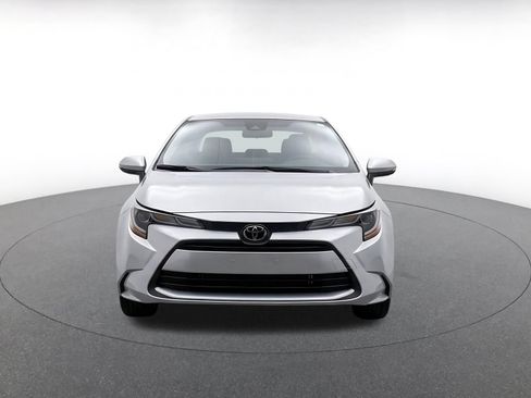 Used 2025 Toyota Corolla LE FWD image 2