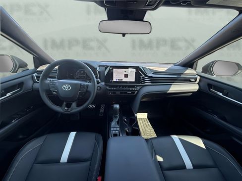 Used 2025 Toyota Camry SE FWD image 11