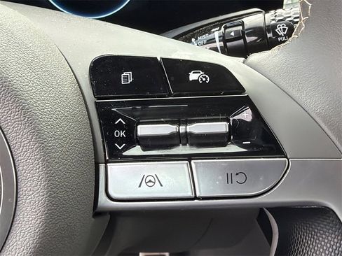 Certified 2025 Hyundai Elantra SEL image 26