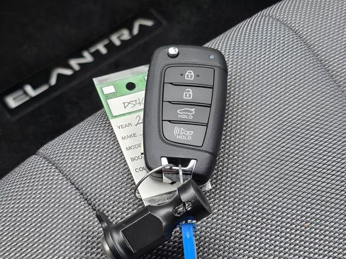Used 2024 Hyundai Elantra SE image 33