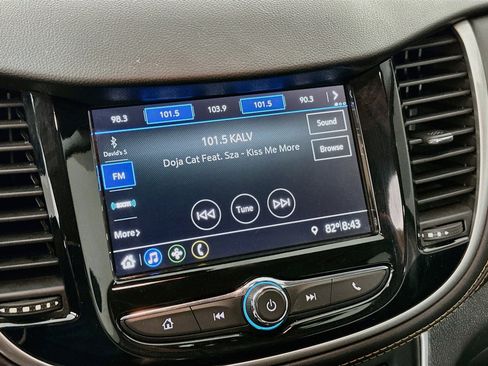 Used 2019 Chevrolet Trax LT w/ LT Convenience Package FWD image 19