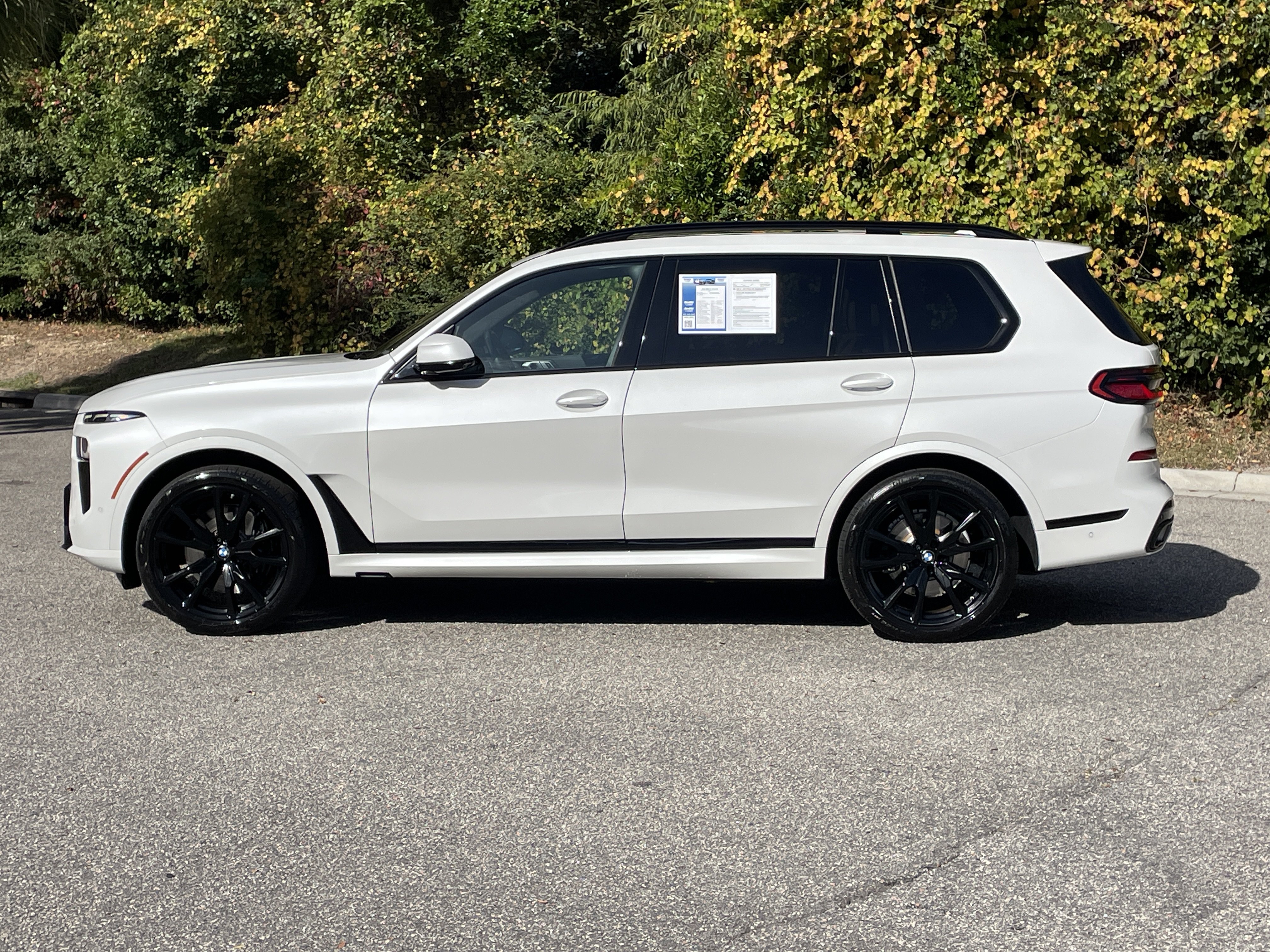 Used 2025 BMW X7 xDrive40i w/ M Sport Package AWD/4WD image 6