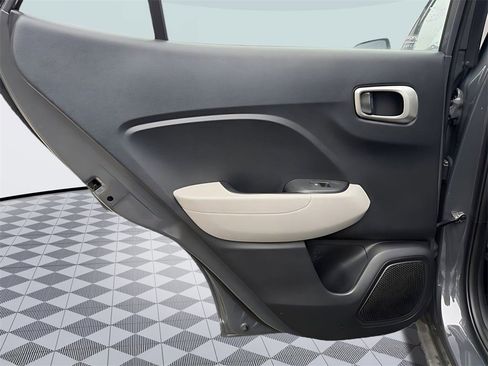 Certified 2025 Hyundai Venue SEL image 27