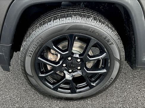 Used 2022 Jeep Compass Latitude AWD/4WD image 7