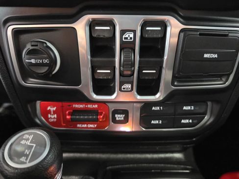 Used 2018 Jeep Wrangler Unlimited Rubicon w/ Dual Top Group AWD/4WD image 23