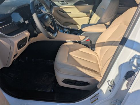 Certified 2024 Jeep Grand Cherokee L Limited image 13