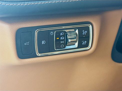 Used 2023 Lincoln Aviator Black Label w/ Dynamic Handling Package image 4