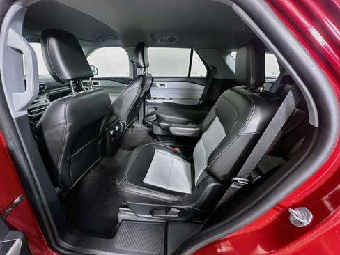 Used 2022 Ford Explorer XLT w/ Equipment Group 202A RWD image 29