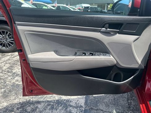 Used 2018 Hyundai Elantra SEL FWD image 16