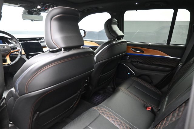 Used 2022 Jeep Grand Cherokee Summit AWD/4WD image 21
