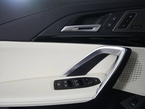 Used 2026 BMW X1 xDrive28i w/ Technology Package image 9