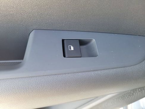 Used 2025 Kia Niro LX image 17