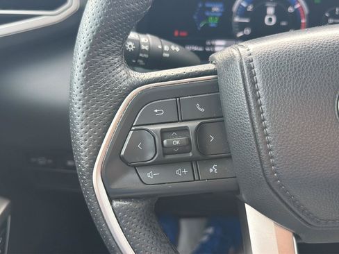 Used 2025 Toyota Tundra Limited AWD/4WD image 33