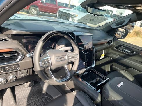 New 2026 GMC Yukon XL Denali w/ Denali Reserve Package image 13