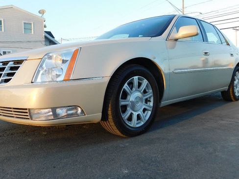 Used 2011 Cadillac DTS FWD image 51