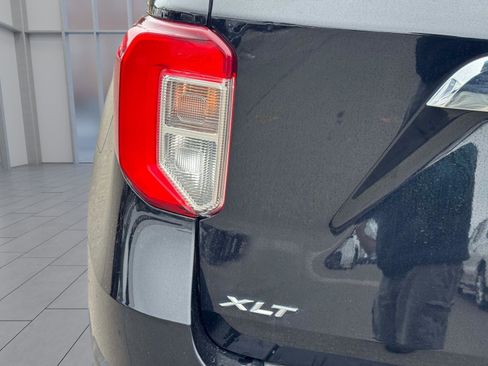 Used 2022 Ford Explorer XLT w/ Equipment Group 202A image 10