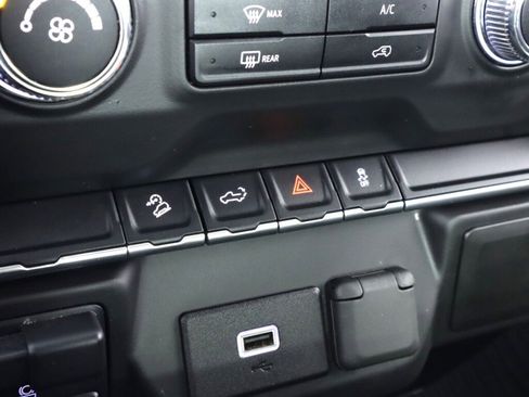 Used 2020 GMC Sierra 1500 4x4 Crew Cab w/ Sierra Value Package image 22