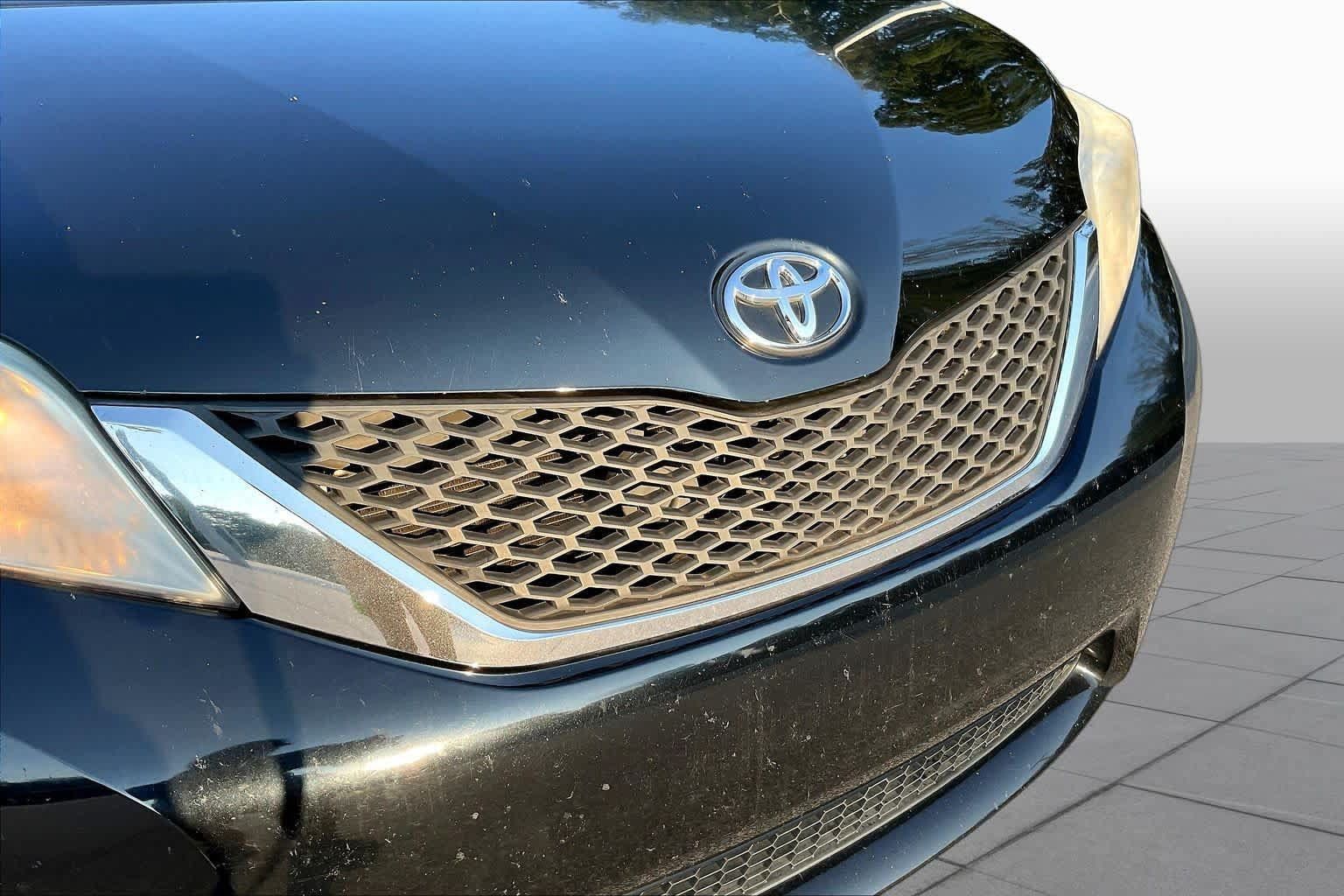 Used 2015 Toyota Sienna LE FWD image 29