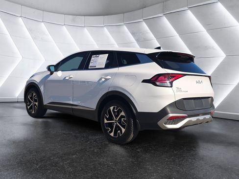 Used 2023 Kia Sportage EX image 3