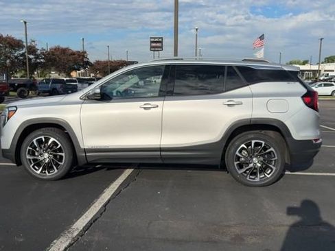 Used 2022 GMC Terrain SLT w/ Infotainment Package II AWD/4WD image 5