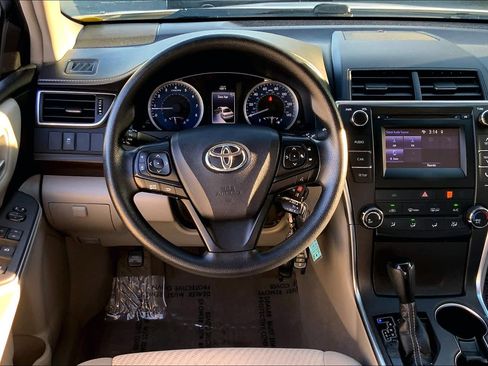 Used 2016 Toyota Camry LE image 6