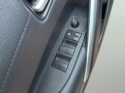 Used 2022 Toyota Corolla Cross XLE w/ Convenience Package image 21