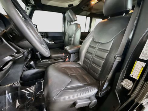 Used 2018 Jeep Wrangler Unlimited Rubicon w/ Cold Weather Group AWD/4WD image 22