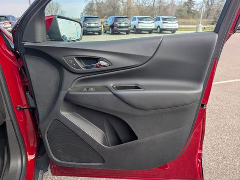 Used 2023 Chevrolet Equinox LT image 31