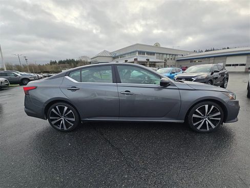 Used 2020 Nissan Altima 2.5 SR image 2