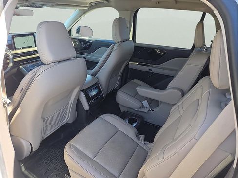 Used 2022 Lincoln Aviator Reserve w/ Elements Package Plus image 9