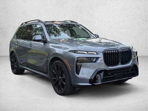 Used 2024 BMW X7 xDrive40i w/ M Sport Package AWD/4WD image 3