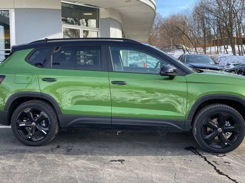 New 2026 Volkswagen Taos SE image 12